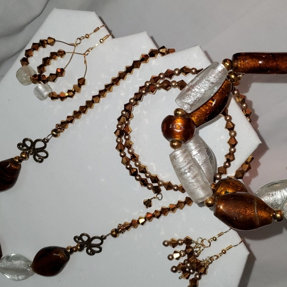 Vanilla Brown 2 Sets of Earrings - Picture 3 of 3